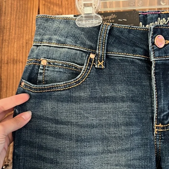 NWT Women’s Wrangler Retro Boot Cut Jeans - Picture 2 of 6